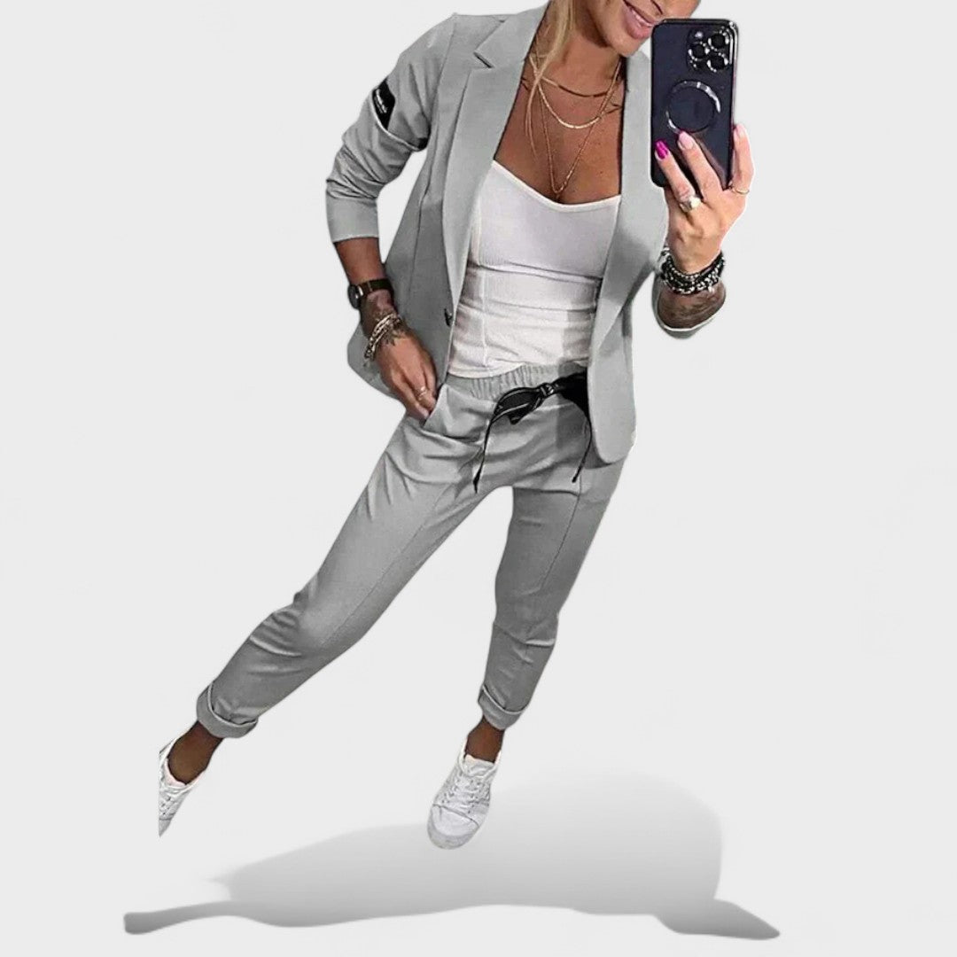 Karolina – Elegantne bleiseri komplekt