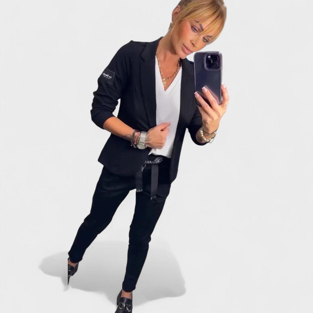 Karolina – Elegantne bleiseri komplekt