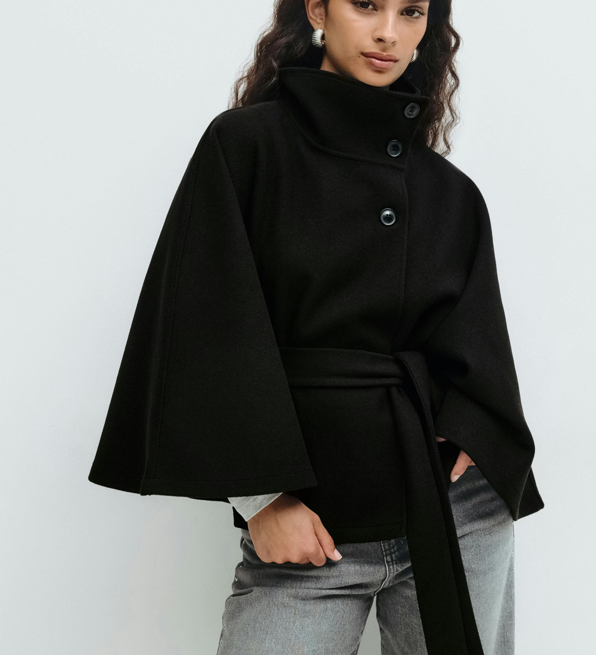 Lusana – Elegantne vööga mantel