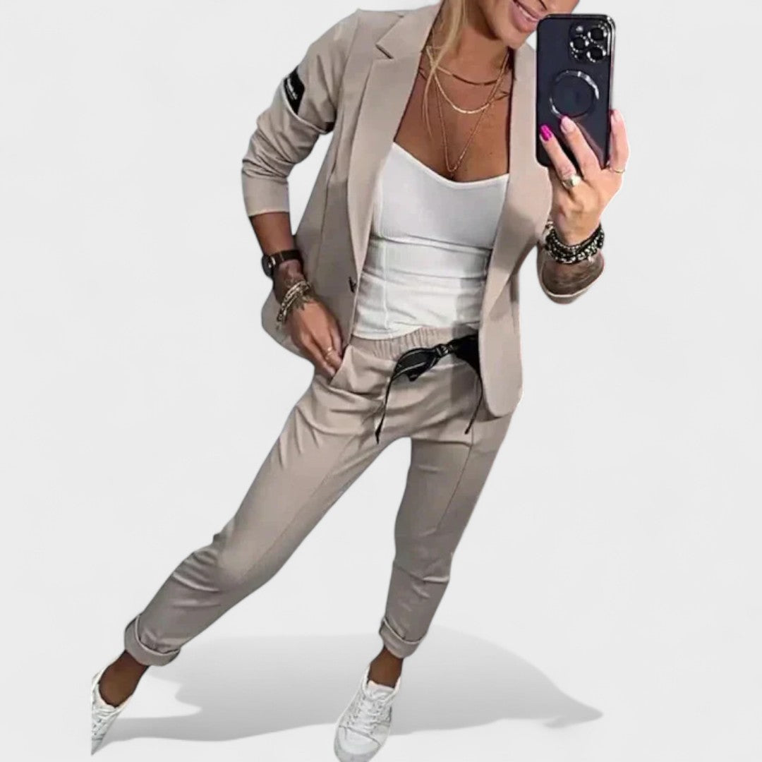 Karolina – Elegantne bleiseri komplekt
