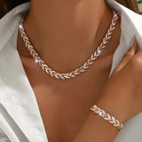 Elegantne klaaskristallide komplekt kalasaba kujul