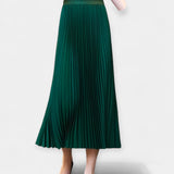 Pikk satiinist plisseeritud seelik — Elegantsus liikumises