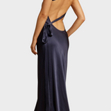Lucra - Maxi Kleid mit Rippdetails, Trägern und Offenem Rücken