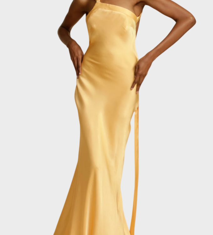 Lucra - Maxi Kleid mit Rippdetails, Trägern und Offenem Rücken