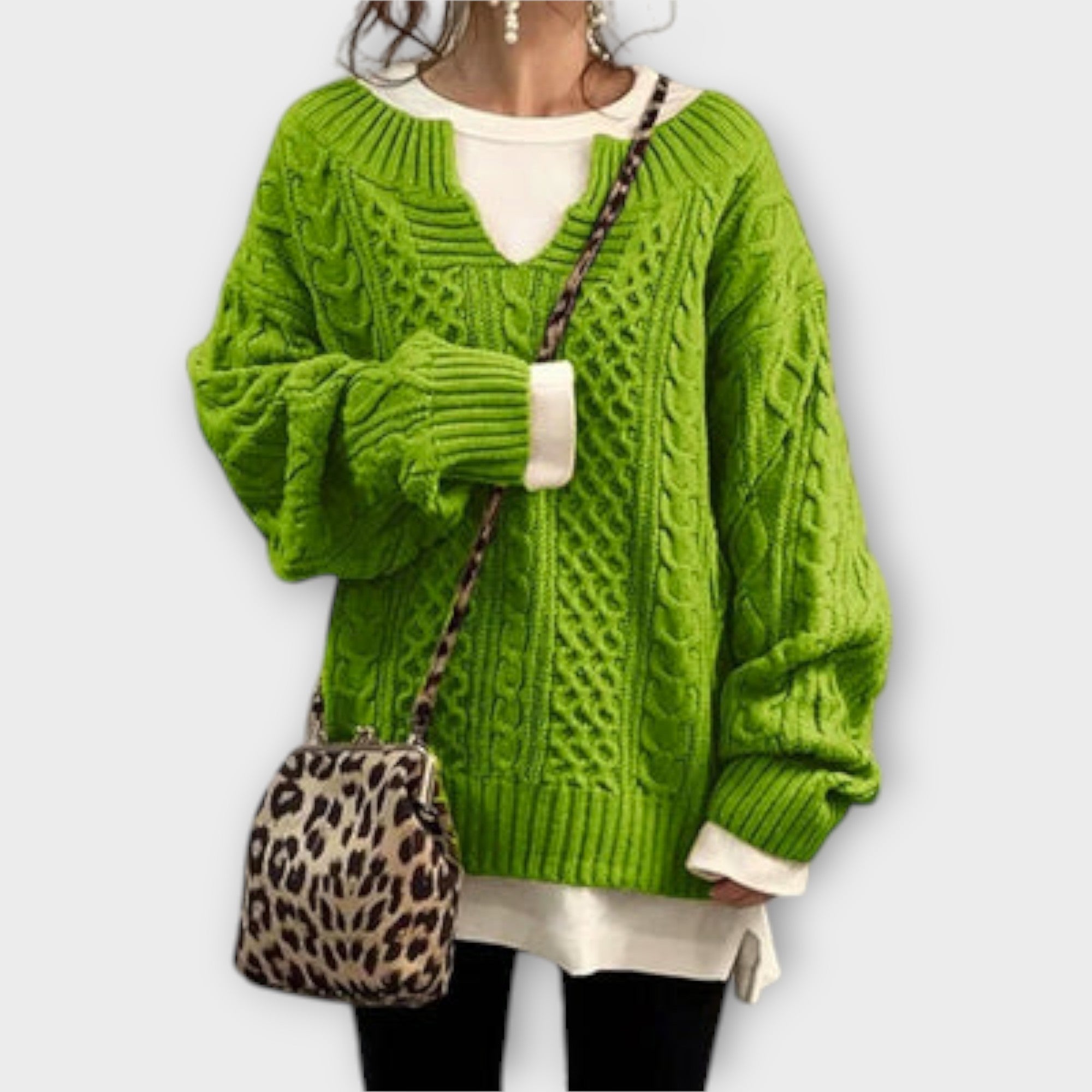 Lili – Ühesuurune kootud pullover palmikumustriga