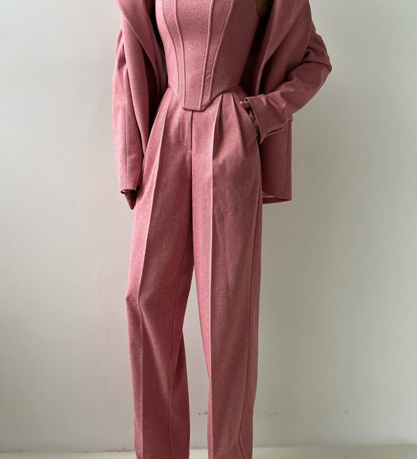 Elegants - Kolmeosaline bleiserikomplekt ülekandega