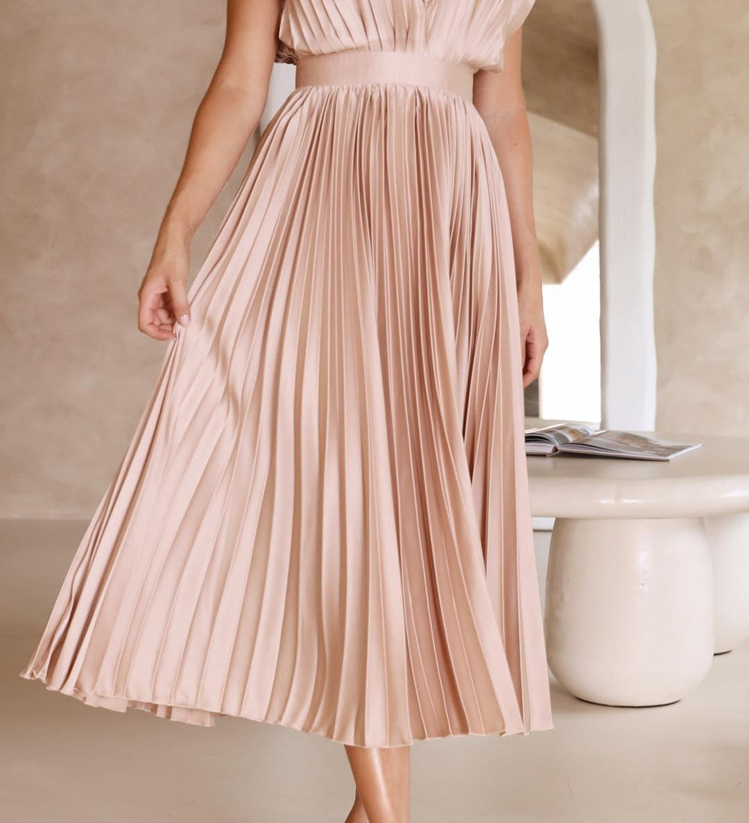 Isla | Elegantne plisseeritud kleit
