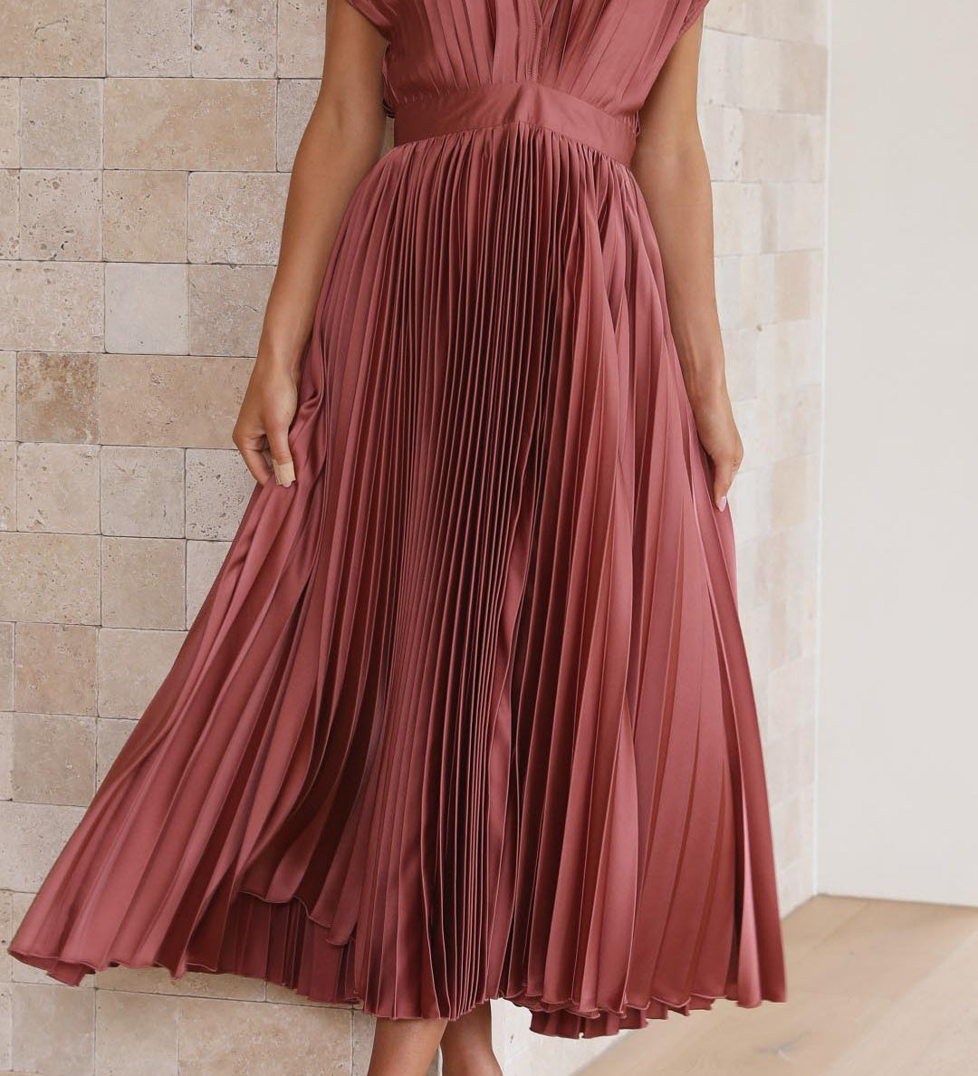 Isla | Elegantne plisseeritud kleit